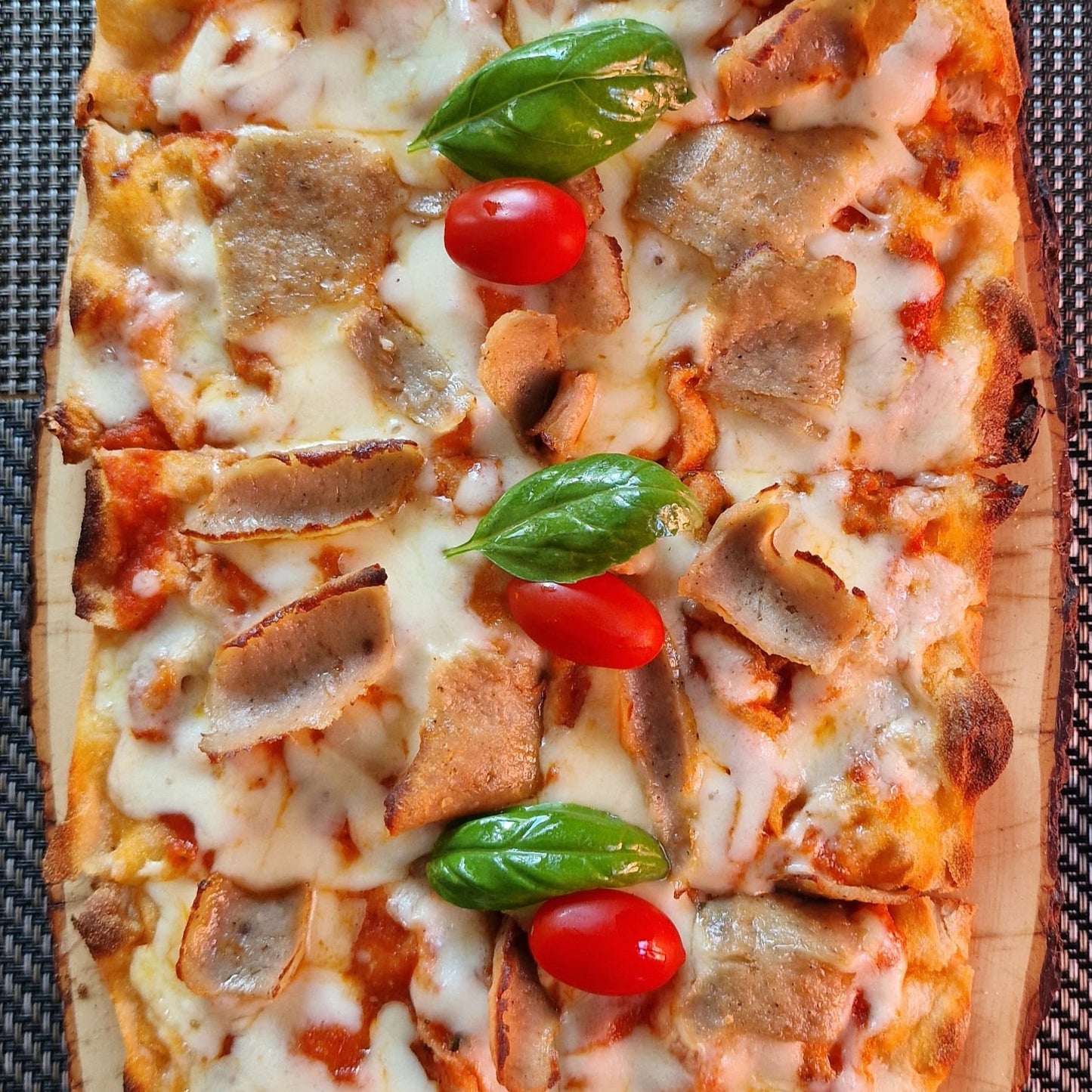 Pinsa Chicken (36x23)