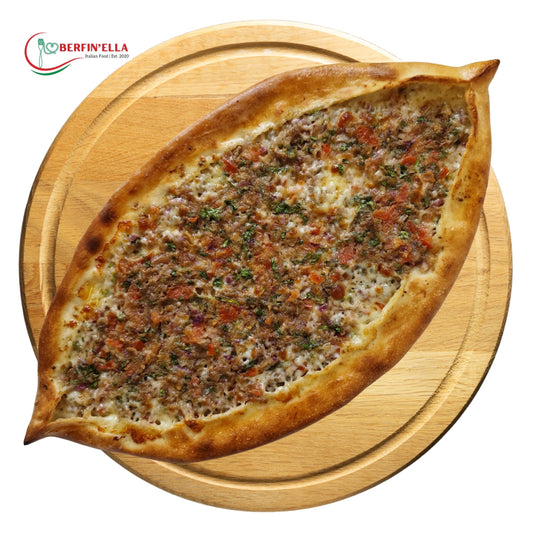 Pide mit Hackfleisch und Ei